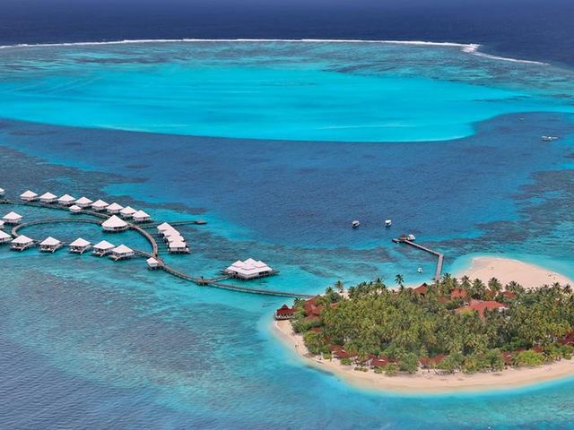 фото отеля Diamonds Thudufushi Beach & Water Villas изображение №1