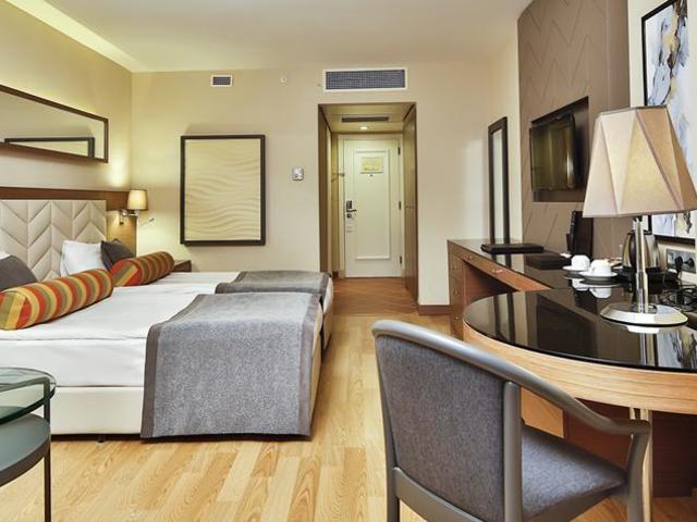 фото отеля Imperial Turkiz Resort (ex. Turkiz Resort; Queen’s Park Turkiz; Palmet Turkiz; Sensimar Turkiz Kemer Marina & Spa) изображение №45