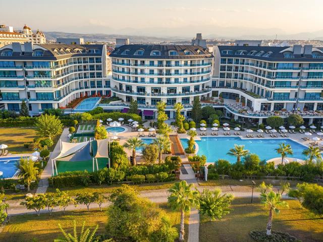 фото отеля Commodore Elite Suites & Spa изображение №57