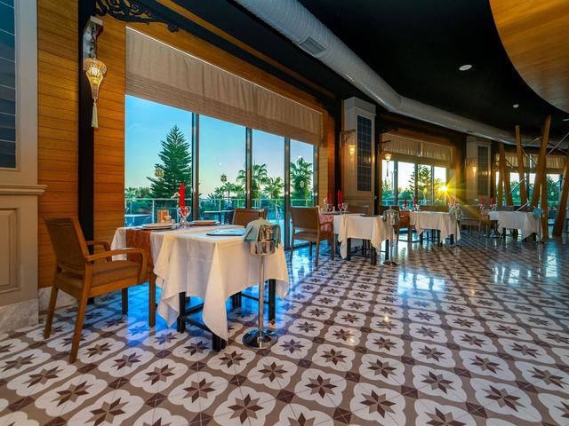 фото отеля Commodore Elite Suites & Spa изображение №53