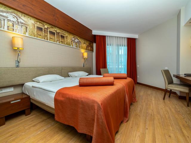 фото Commodore Elite Suites & Spa изображение №34