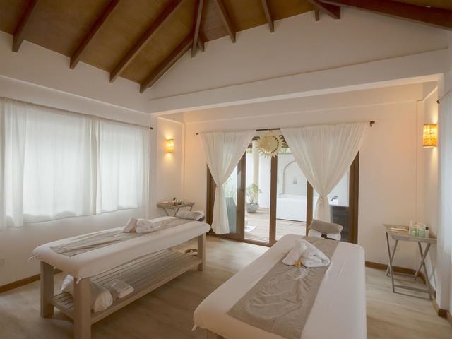 фото Reethi Faru Resort изображение №2