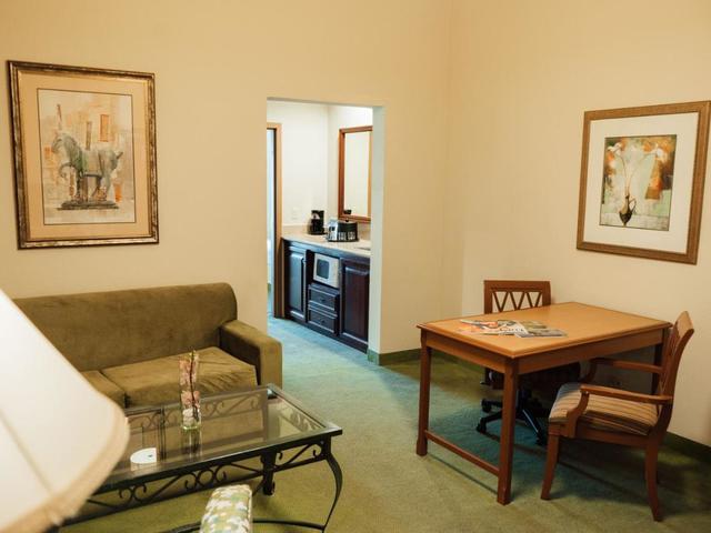 фото отеля Hodelpa Garden Suites (ex. Embassy Suites by Hilton Los Marlins Hotel & Golf Resort) изображение №5