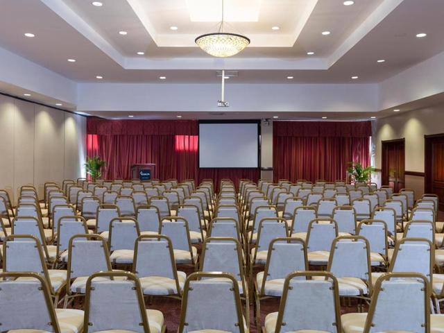 фотографии Hodelpa Garden Suites (ex. Embassy Suites by Hilton Los Marlins Hotel & Golf Resort) изображение №4