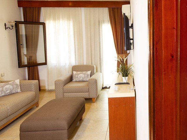 фотографии отеля Flora изображение №3