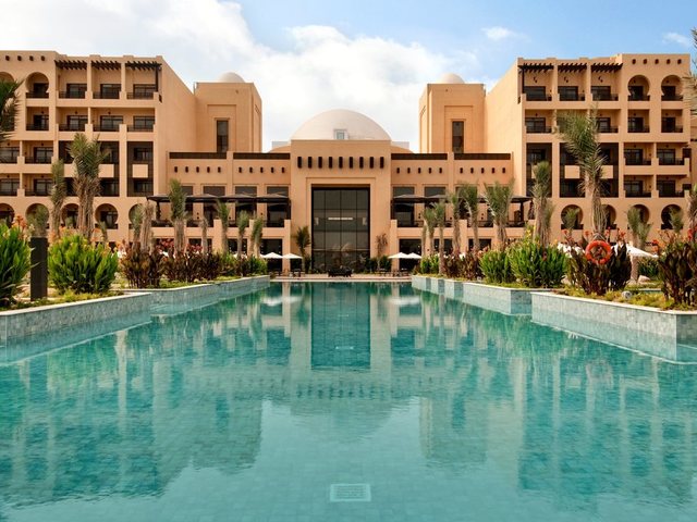 фото отеля Hilton Ras Al Khaimah Beach Resort (ex. Hilton Ras Al Khaimah Resort & Spa) изображение №1