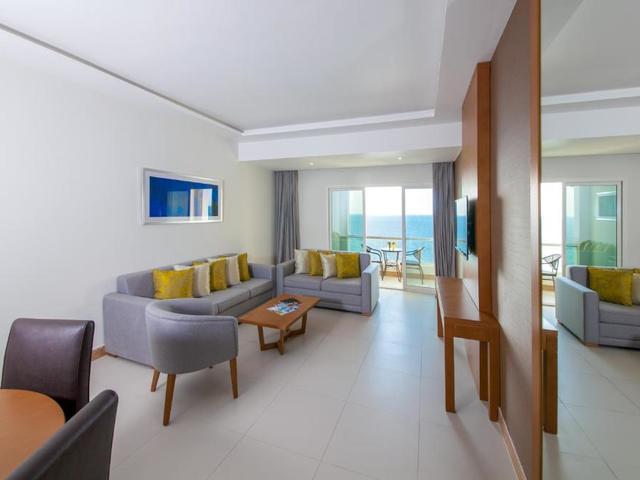 фото отеля Ramada by Wyndham Beach Hotel Ajman (ex. Landmark Suites Ajman; Coral Suites) изображение №33