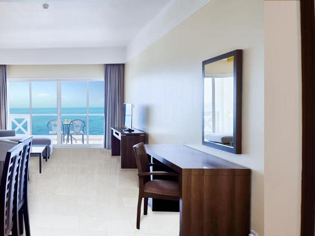 фотографии отеля Ramada by Wyndham Beach Hotel Ajman (ex. Landmark Suites Ajman; Coral Suites) изображение №11