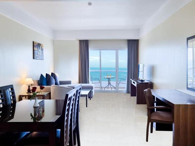 фото Ramada by Wyndham Beach Hotel Ajman (ex. Landmark Suites Ajman; Coral Suites) изображение №10