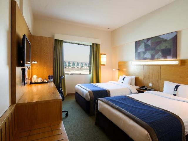 фото отеля Holiday Inn Express Dubai Airport изображение №29