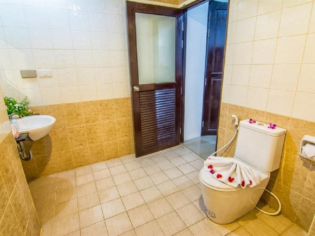 фото отеля Hawaii Patong (ex. Azure Inn; Bed Time Patong; Tuana Yk Patong Resort) изображение №9