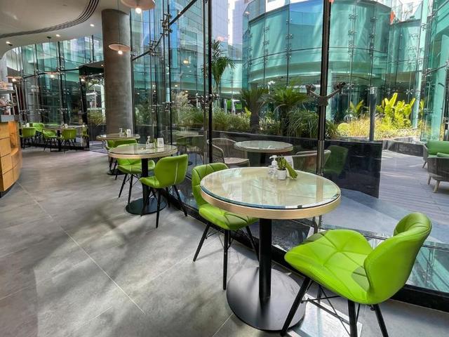 фотографии отеля Al Khoory Sky Garden изображение №47