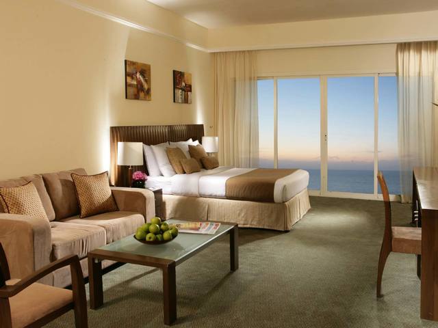 фото Ramada by Wyndham Beach Hotel Ajman (ex. Landmark Suites Ajman; Coral Suites) изображение №2