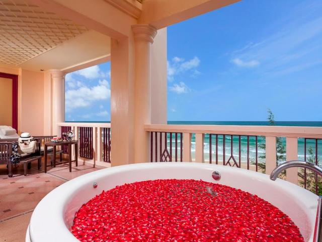 фото отеля Centara Grand Beach Resort Phuket изображение №9