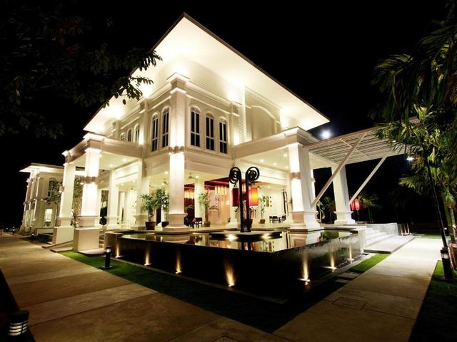 фото отеля The Old Phuket Karon Beach Resort изображение №13