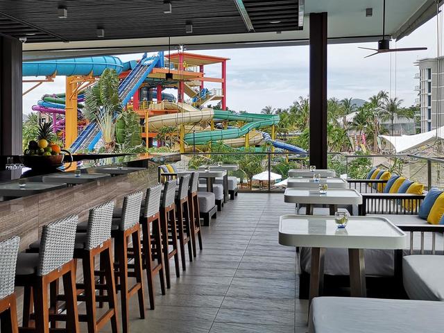 фото отеля Splash Beach Resort by Langham  (ex. Grand West Sands Resort & Villas; Centara West Sands Phuket) изображение №25