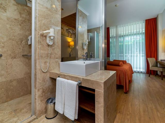 фотографии Commodore Elite Suites & Spa изображение №28