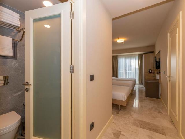 фотографии Ramada By Wyndham Istanbul Pera (ex. The Peak Hotel) изображение №24