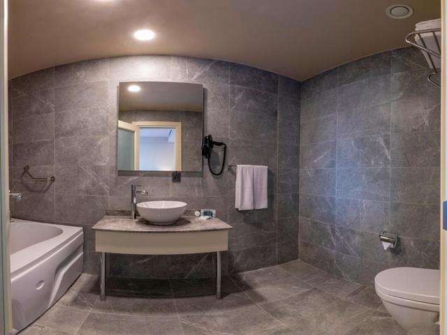 фотографии отеля Ramada By Wyndham Istanbul Pera (ex. The Peak Hotel) изображение №23