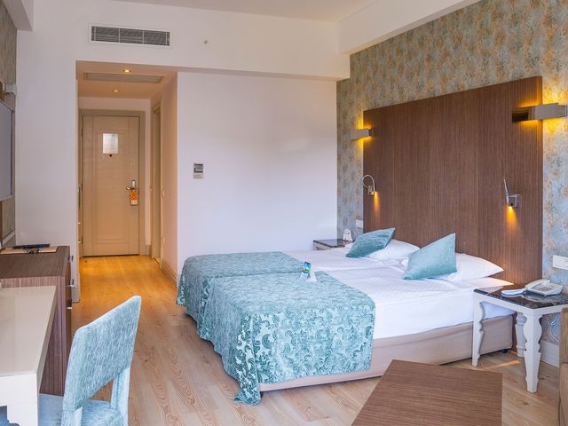 фотографии Port Side Resort изображение №4