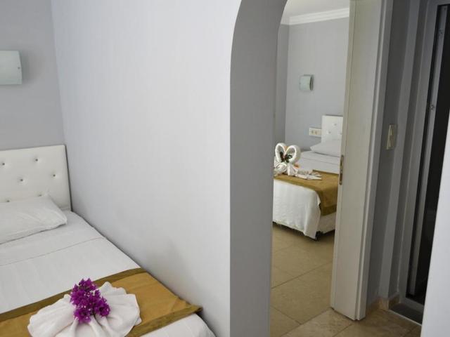 фото отеля Pine Beach Turunc	(ex.Dora Beach Turunc Hotel; Green Park Beach Hotel; Green Park Suites) изображение №21