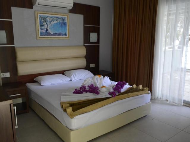 фото отеля Pine Beach Turunc	(ex.Dora Beach Turunc Hotel; Green Park Beach Hotel; Green Park Suites) изображение №13