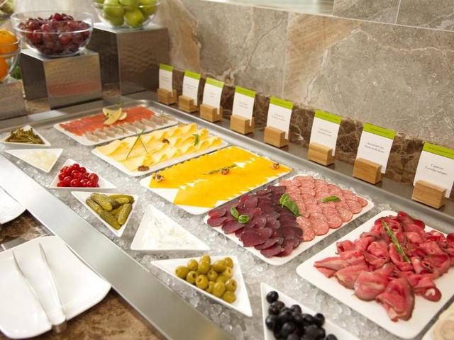 фото DoubleTree by Hilton Kazan City Center (ДаблТри бай Хилтон Казань Центр) изображение №10