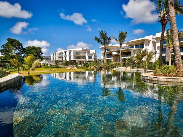 Radisson Blu Azuri Resort & Spa (ex. Haute Rive Resort & Spa; Centara Grand Azuri Resort & Spa)