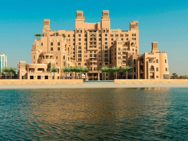 фото отеля Sheraton Sharjah Beach Resort & Spa изображение №1