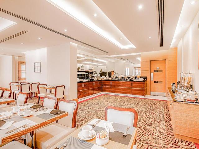 фото отеля Golden Sands (ex. Ramada Hotel & Suites Sharjah) изображение №33