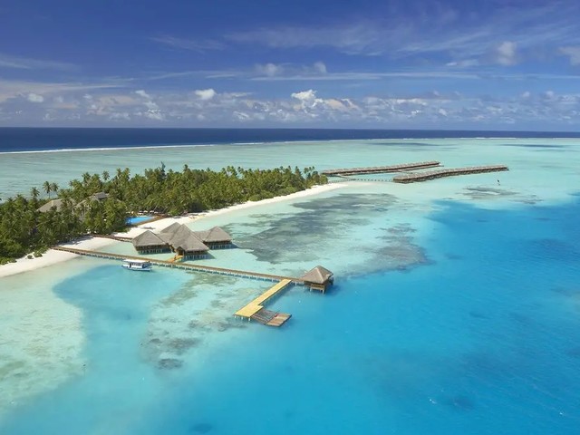 фото отеля Medhufushi Island Resort изображение №1