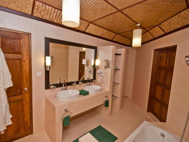 фото отеля Safari Island Resort & Spa изображение №5