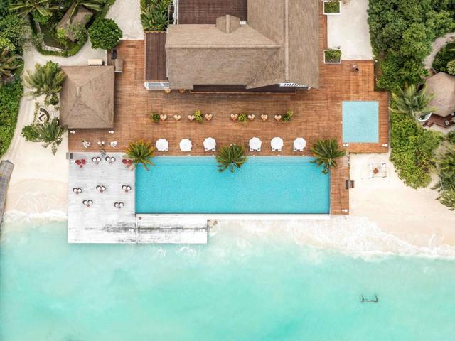 фото отеля Mercure Maldives Kooddoo Resort изображение №13