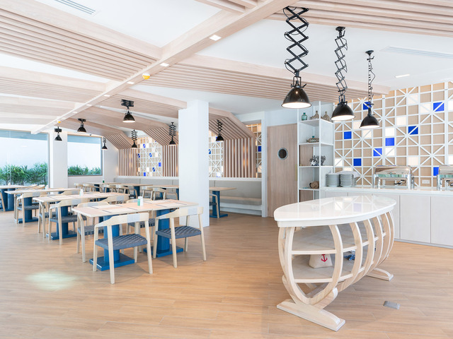 фотографии отеля Panwaburi Beachfront Resort изображение №7