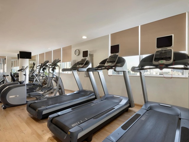 фото Ramada by Wyndham Abu Dhabi Downtown (ex. Cristal Salam Hotel) изображение №26