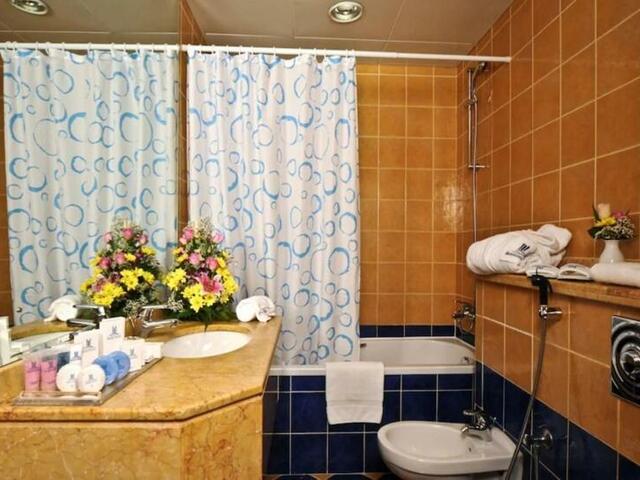 фото Royal Concorde Hotel & Suites изображение №18