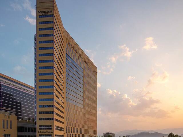 фото отеля DoubleTree by Hilton Fujairah City изображение №1