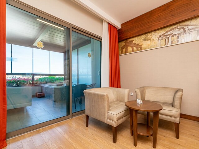 фото Commodore Elite Suites & Spa изображение №22