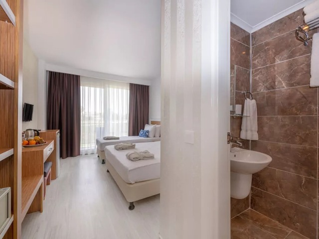 фотографии A Hotel Side изображение №4