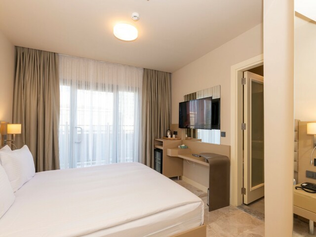 фото отеля Ramada By Wyndham Istanbul Pera (ex. The Peak Hotel) изображение №17