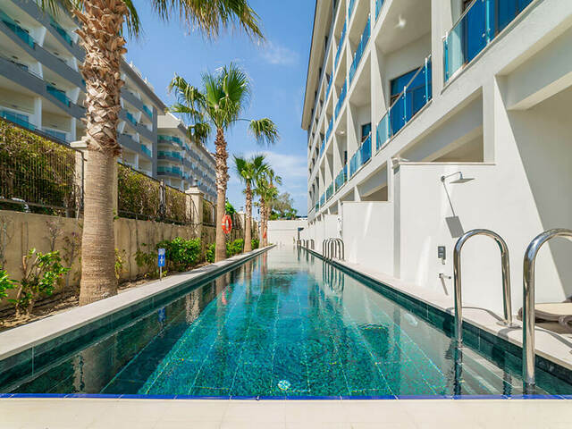 фотографии Commodore Elite Suites & Spa изображение №16