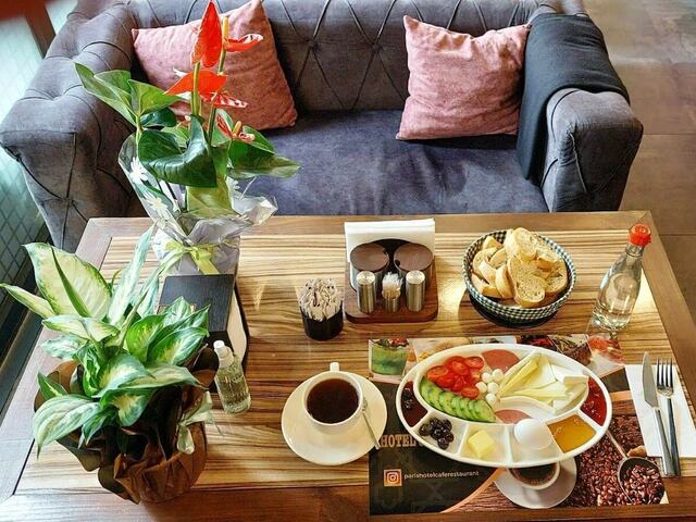 фото отеля Paris Hotel Cafe Restaurant изображение №9