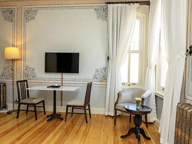 фото Meroddi Barnathan изображение №58