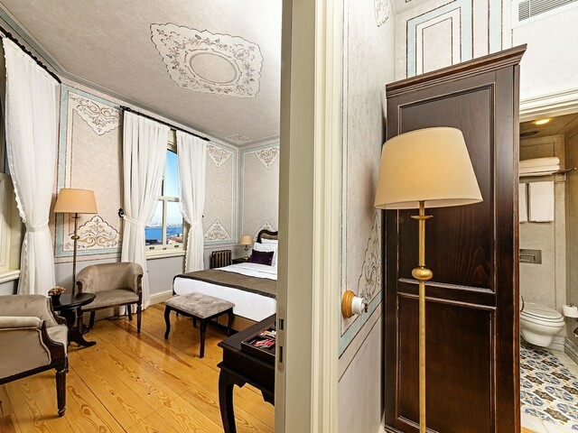 фото Meroddi Barnathan изображение №18