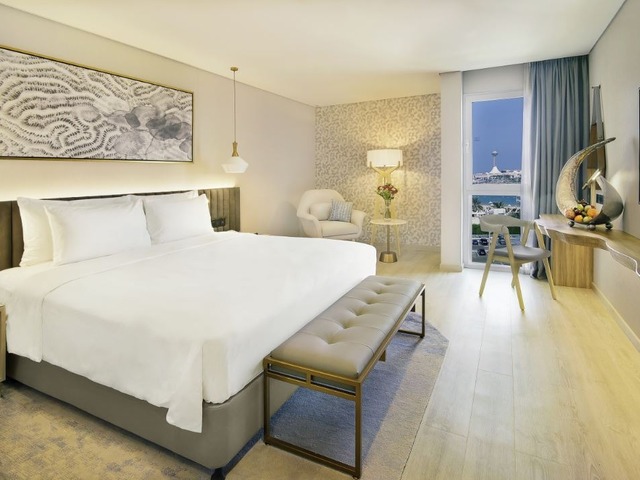 фото Radisson Blu Hotel & Resort, Abu Dhabi Corniche (ex. Hilton Abu Dhabi Hotel) изображение №6