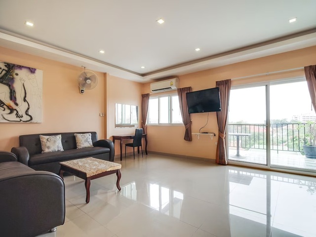 фото отеля OYO 1027 Patumnak Beach изображение №9