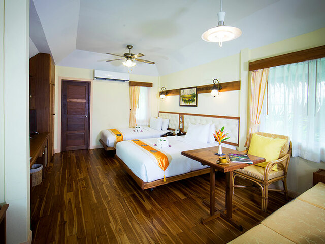 фото отеля Sunset Village Beach Resort изображение №21