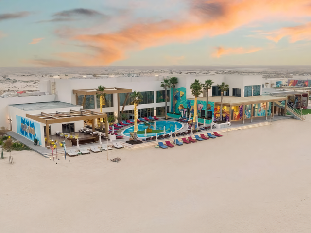 фото отеля Fuwairit Kite Beach, Tapestry Collection By Hilton изображение №1