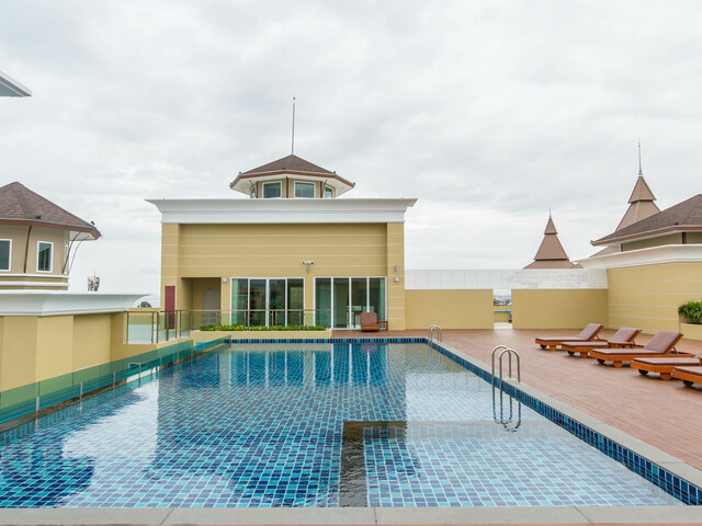 Crystal Palace Resort & Spa