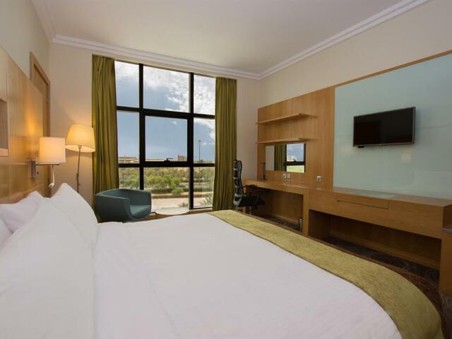 фото Holiday Inn Abu Dhabi изображение №34